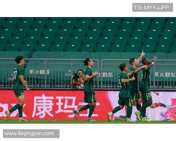 亚冠激战国安对阵现代全力争胜展现球队实力与决心